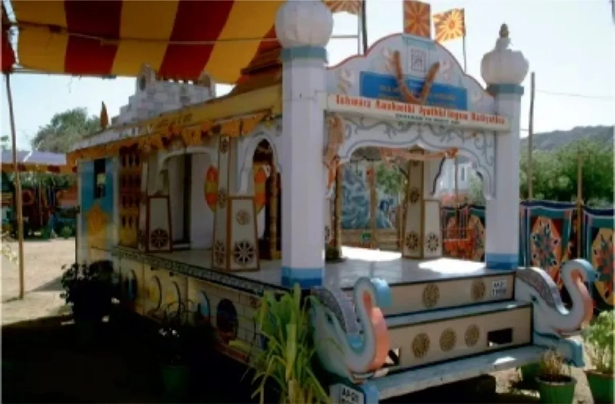 2000 12 Raths travelled from various places to Mt Abu under ishwar Anubhuti Jyothirlinga Rathyatra