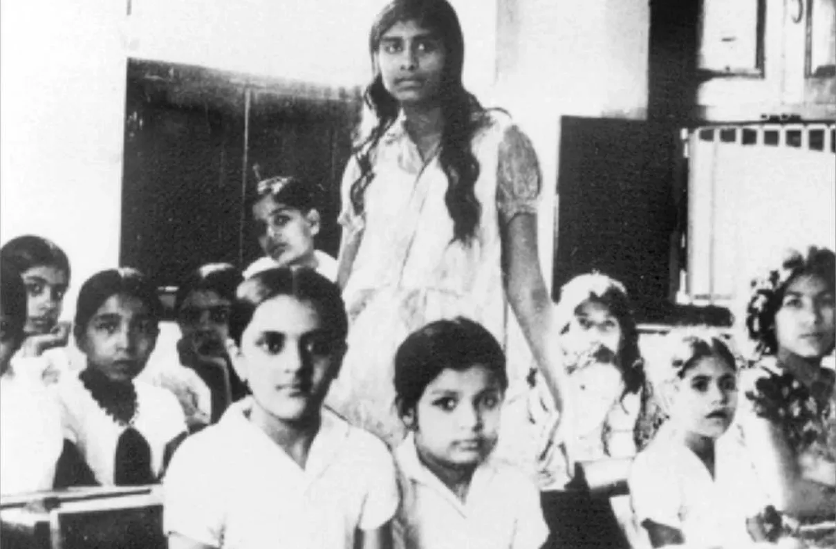1938 Om High School in Hyderabad, Sindh. Brahma Baba opened boarding school for kids Dadi Chandramani is teaching them