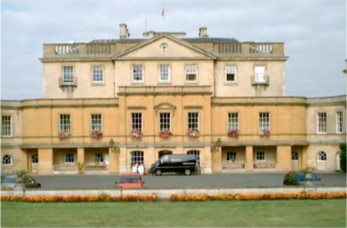 1993 First International Retreat Centre Global Retreat Centre Oxford opens in England