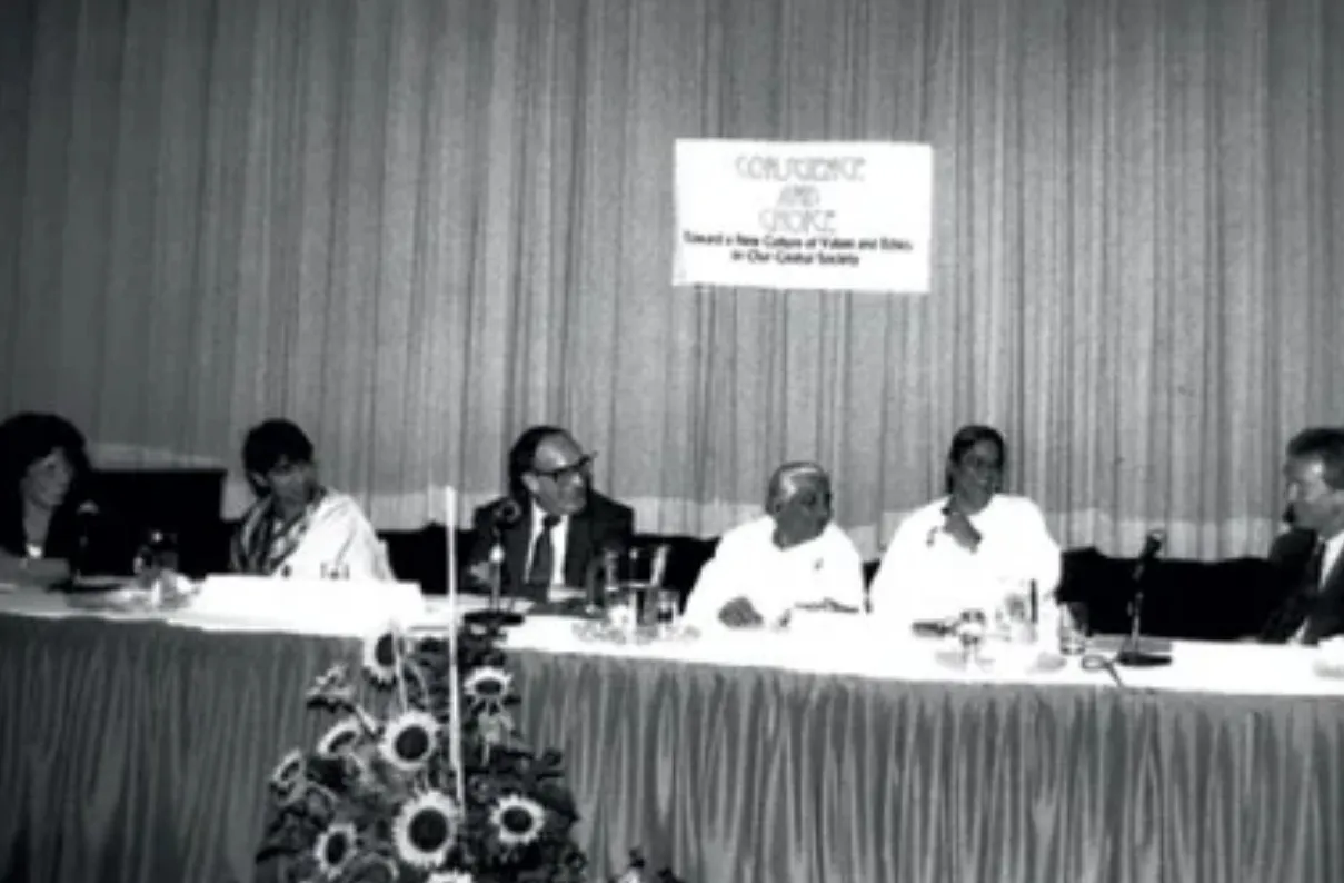 1977 Dadi Prakashmani Travels to USA and visits the UN The first centers are established in the America