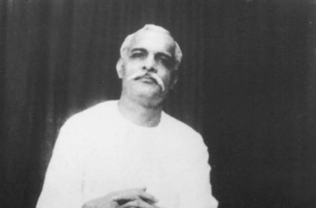 1936 Dada Lekhraj during the satsangs at Om Mandali