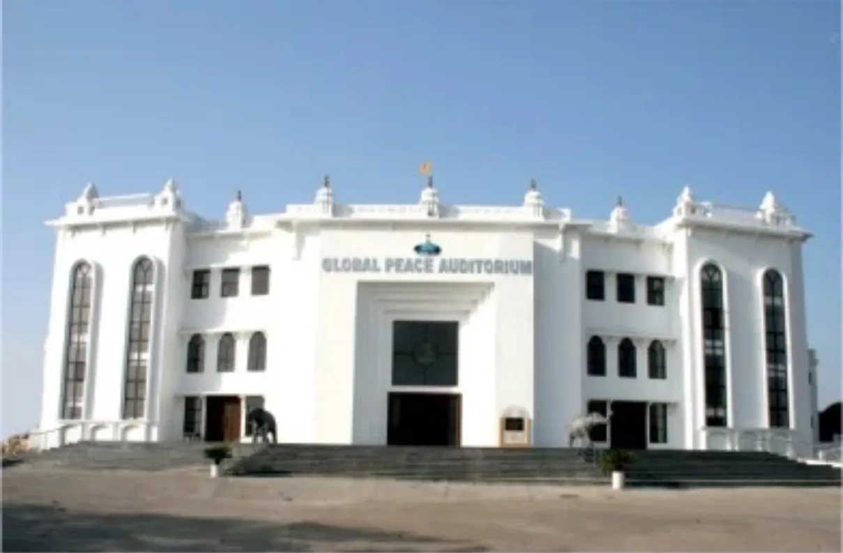 2004 Shanti Sarovar Retreat Centre opens in Hyderabad