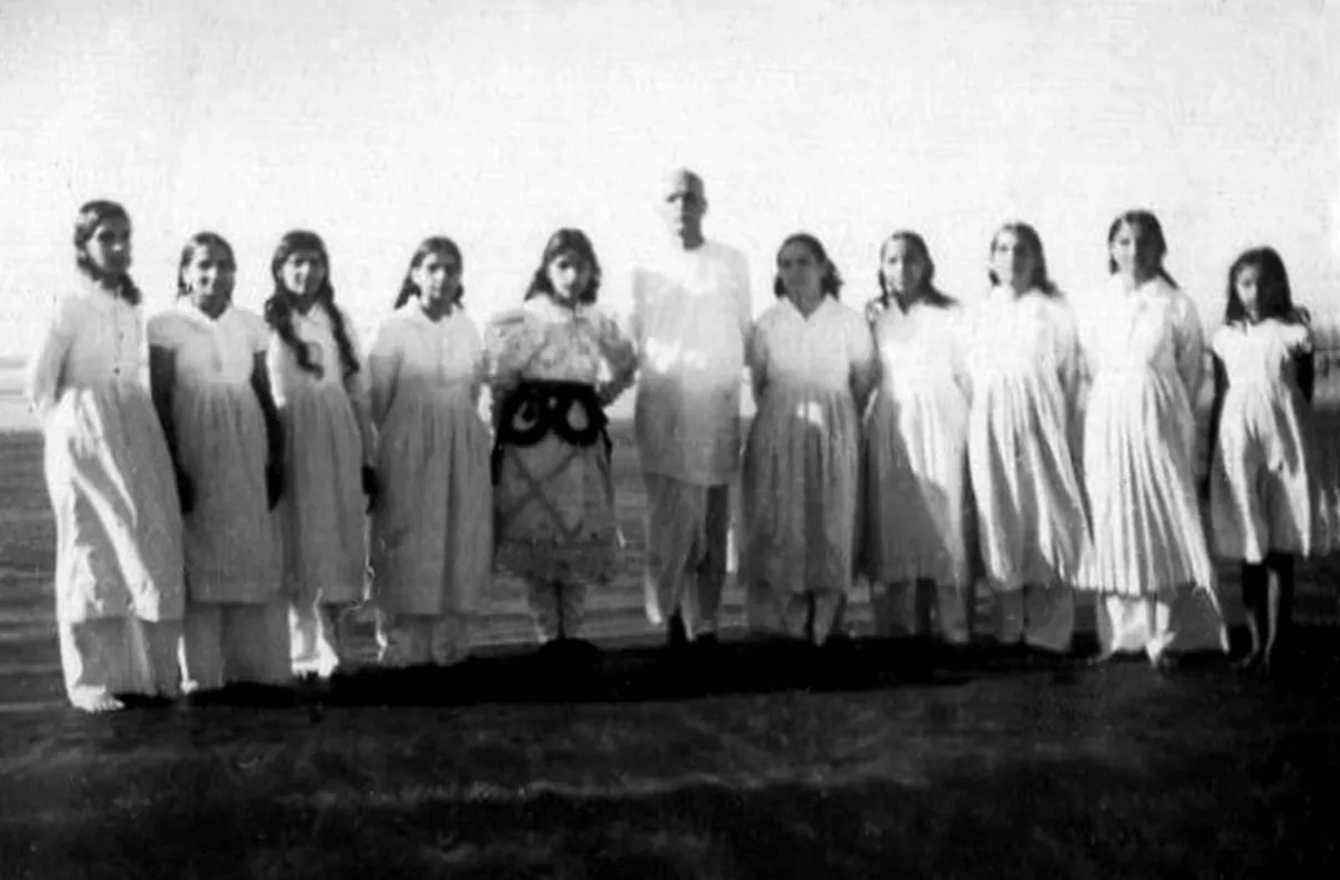 1936 Organization founded as the ‘Om Mandali’ by Brahma Baba at Hyderabad (Sindh) erstwhile Pakistan