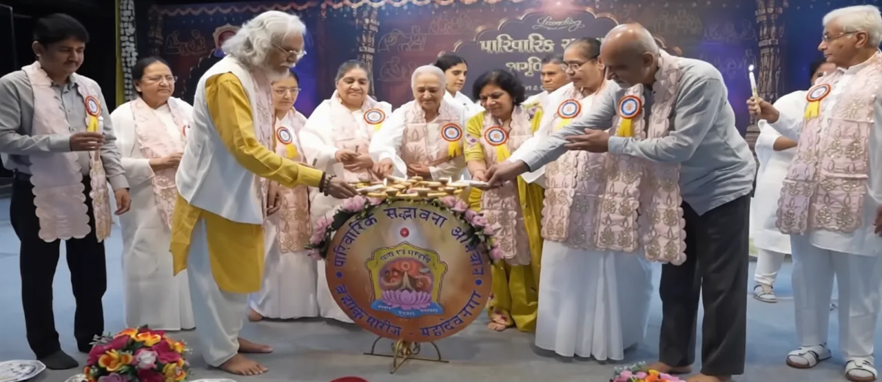 गुजरात में राज्य स्तरीय ‘पारिवारिक सद्भावना जागृति अभियान’ का भव्य शुभारंभ गुजरात में राज्य स्तरीय ‘पारिवारिक सद्भावना जागृति अभियान’ का भव्य शुभारंभ