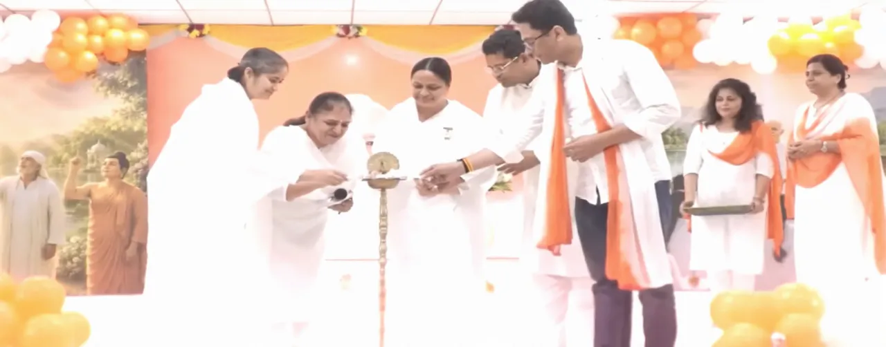 नोएडा के सुख शांति भवन में श्रद्धा एवं आध्यात्मिक उल्लास के साथ गुरु पूर्णिमा महोत्सव सम्पन्न नोएडा के सुख शांति भवन में श्रद्धा एवं आध्यात्मिक उल्लास के साथ गुरु पूर्णिमा महोत्सव सम्पन्न