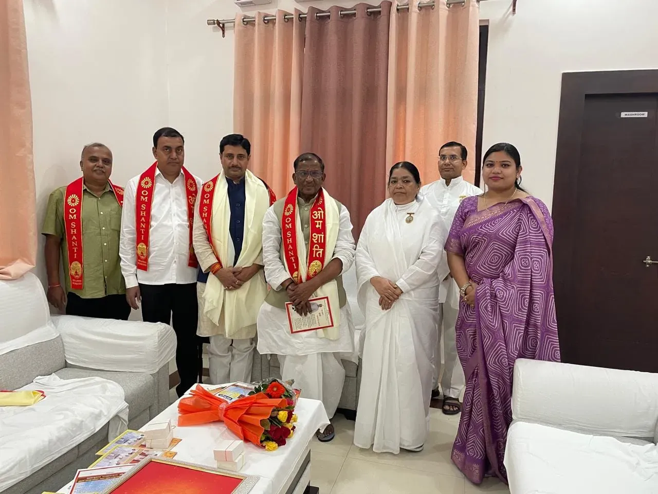 वाराणसी सर्किट हाउस में ब्रह्माकुमारीज़ की सौहार्दपूर्ण भेंट एवं विशिष्ट अतिथि सम्मान