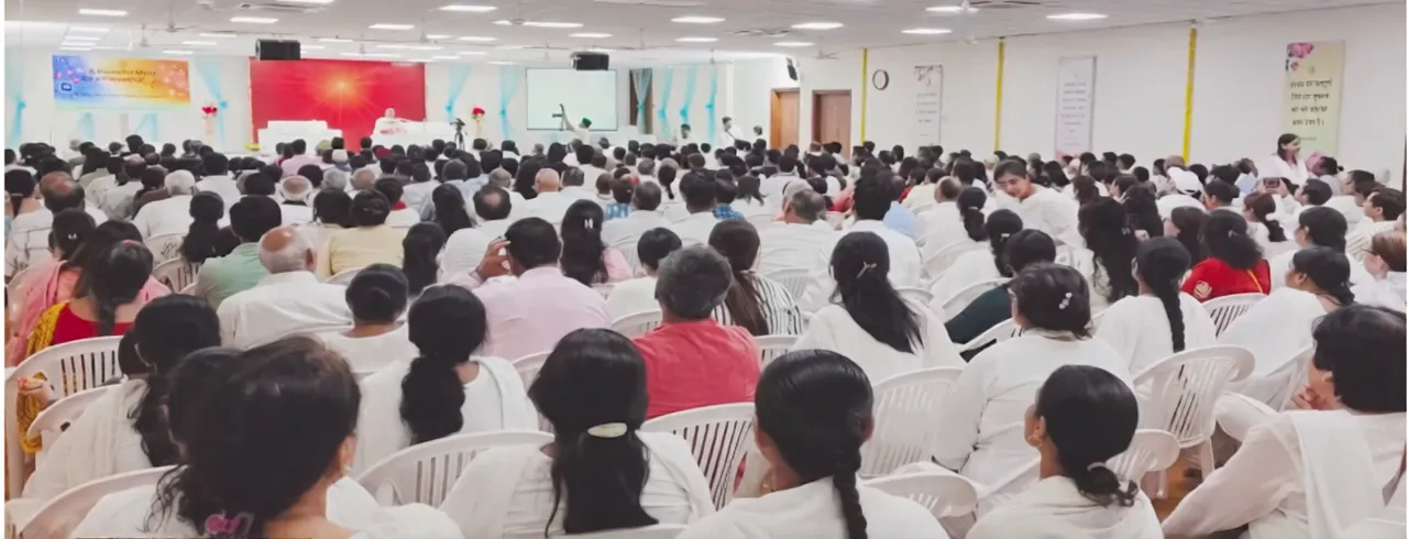 नोएडा में 500 से अधिक प्रोफेशनल्स ने जाना “A Peaceful Mind for a Powerful Life” का संदेश नोएडा में 500 से अधिक प्रोफेशनल्स ने जाना “A Peaceful Mind for a Powerful Life” का संदेश