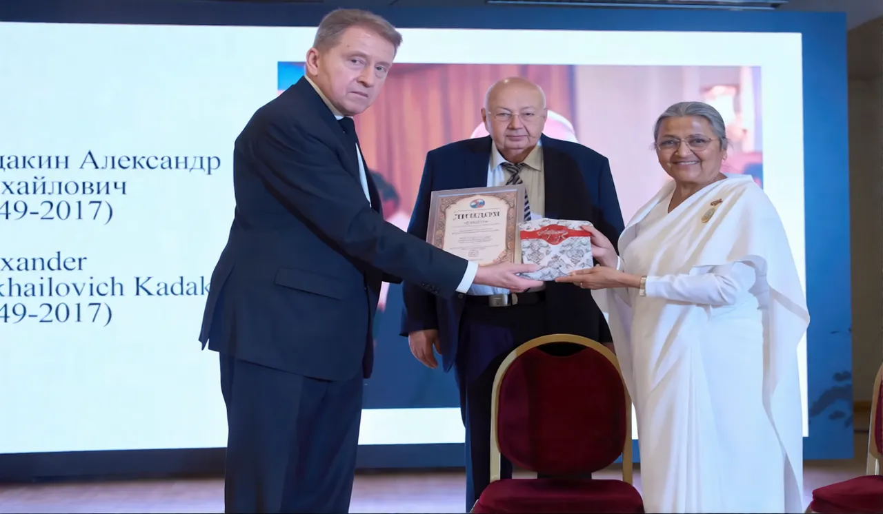 मॉस्को में बीके सुधा दीदी को रूस-भारत अफ़ासानी निकेतन पुरस्कार, समारोह में ब्रह्माकुमारीज़ की सहभागिता मॉस्को में बीके सुधा दीदी को रूस-भारत अफ़ासानी निकेतन पुरस्कार, समारोह में ब्रह्माकुमारीज़ की सहभागिता