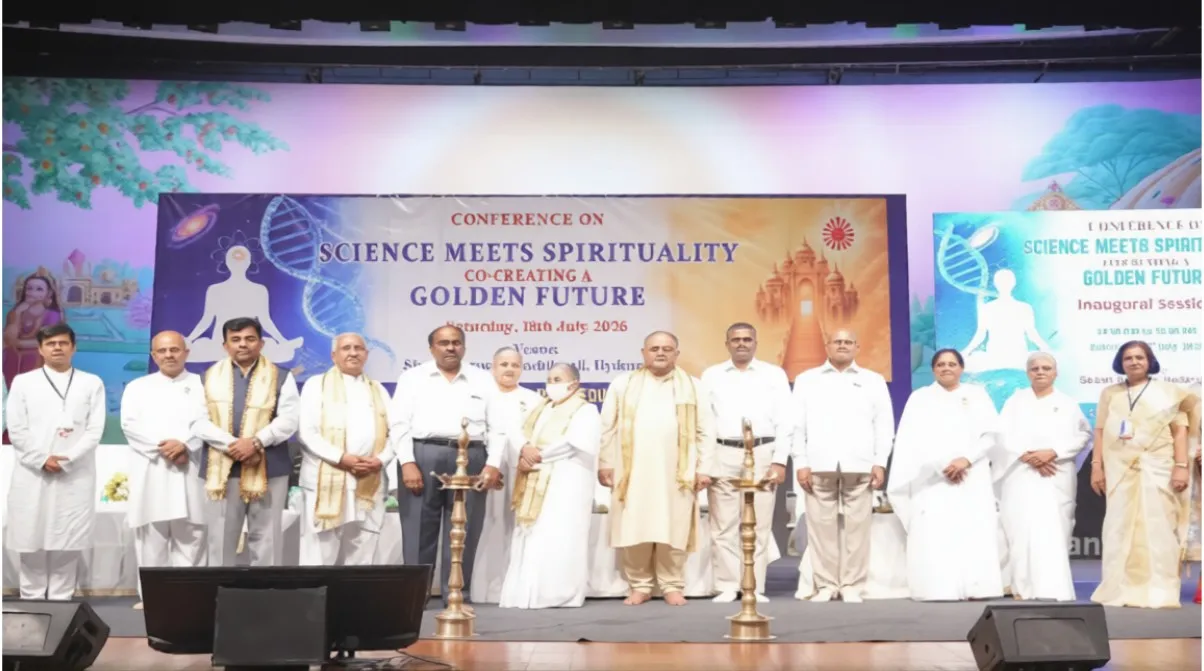 विज्ञान और आध्यात्म के संगम से स्वर्णिम भविष्य निर्माण का आह्वान विज्ञान और आध्यात्म के संगम से स्वर्णिम भविष्य निर्माण का आह्वान