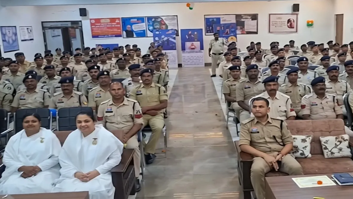 बिलासपुर में 150 पुलिस अधिकारियों के लिए तनाव प्रबंधन एवं मानसिक स्वास्थ्य प्रशिक्षण बिलासपुर में 150 पुलिस अधिकारियों के लिए तनाव प्रबंधन एवं मानसिक स्वास्थ्य प्रशिक्षण