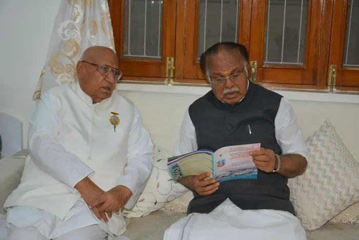 With Eminent Personalities With Eminent Personalities
