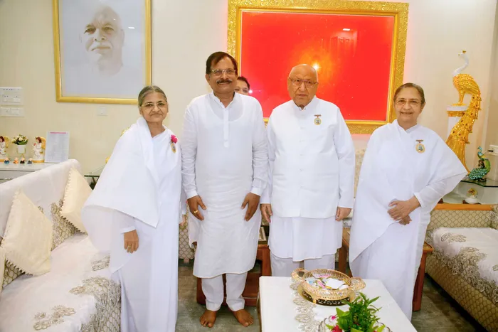 With Eminent Personalities With Eminent Personalities