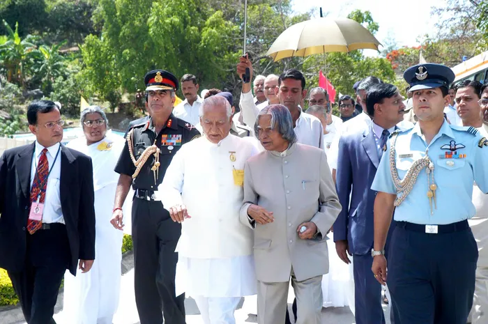 05 Nirwair Bhai ji with VIPs