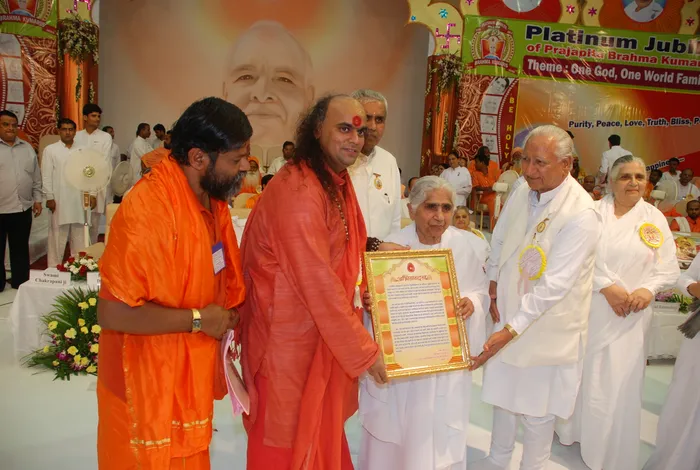 11 Nirwair Bhai ji with VIPs