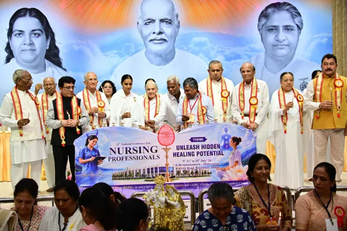ब्रह्माकुमारीज़ मेडिकल विंग एवं ग्लोबल हॉस्पिटल द्वारा 11वें राष्ट्रीय नर्सिंग प्रोफेशनल सम्मेलन का शुभारंभ ब्रह्माकुमारीज़ मेडिकल विंग एवं ग्लोबल हॉस्पिटल द्वारा 11वें राष्ट्रीय नर्सिंग प्रोफेशनल सम्मेलन का शुभारंभ