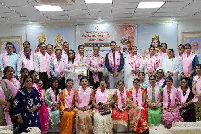 शिक्षकों में नई  प्रेरणा का संचार  अर्जुन नगर सेवा केन्द्र द्वारा शिक्षक दिवस आयोजन