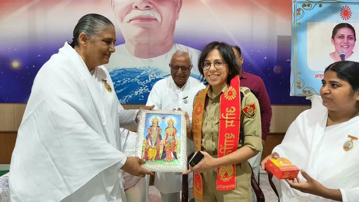 फतेहाबाद में वरिष्ठ राजयोगिनी बीके ऊषा ने हजारों श्रद्धालुओं को दिया तनावमुक्त एवं शांतिपूर्ण जीवन जीने का संदेश — ph… फतेहाबाद में वरिष्ठ राजयोगिनी बीके ऊषा ने हजारों श्रद्धालुओं को दिया तनावमुक्त एवं शांतिपूर्ण जीवन जीने का संदेश — photo gallery 2