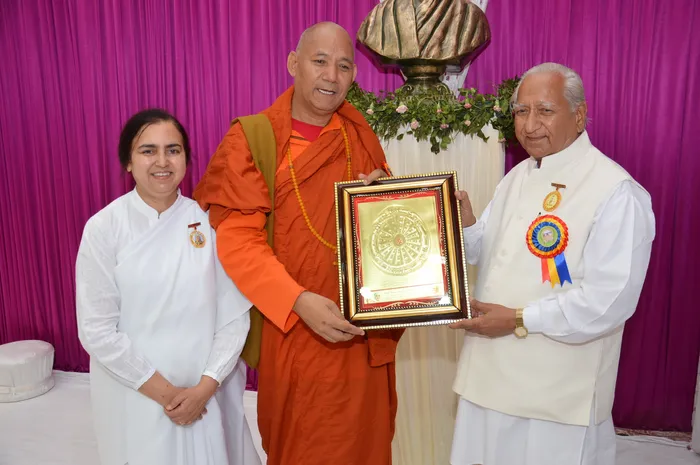40 Nirwair Bhai ji with VIPs