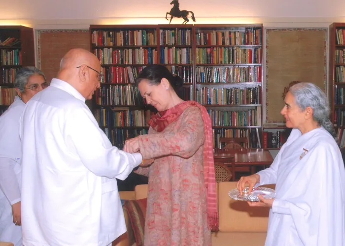 With Eminent Personalities With Eminent Personalities
