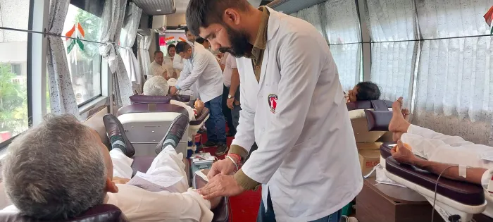 ओम शांति रिट्रीट सेंटर में दादी प्रकाशमणि जी की स्मृति में विशाल रक्तदान शिविर का आयोजन