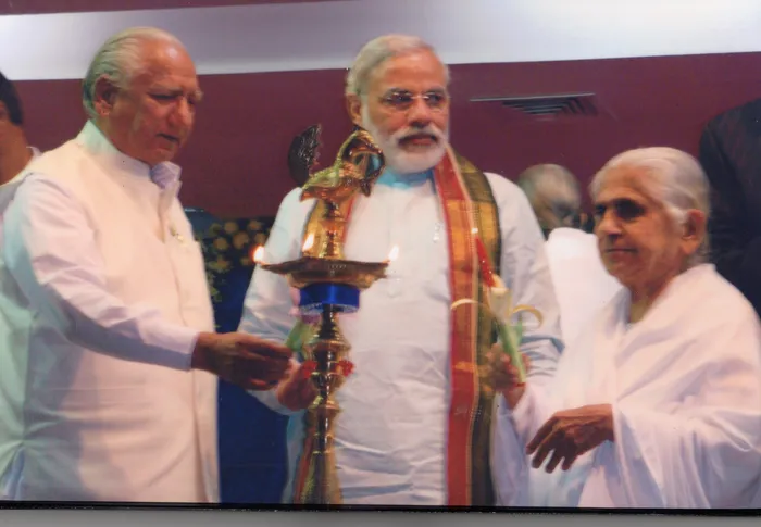 69 Nirwair Bhai ji with VIPs