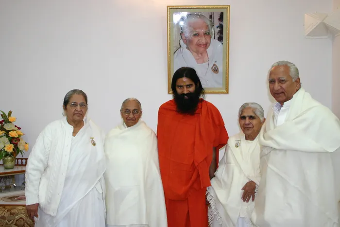 75 Nirwair Bhai ji with VIPs