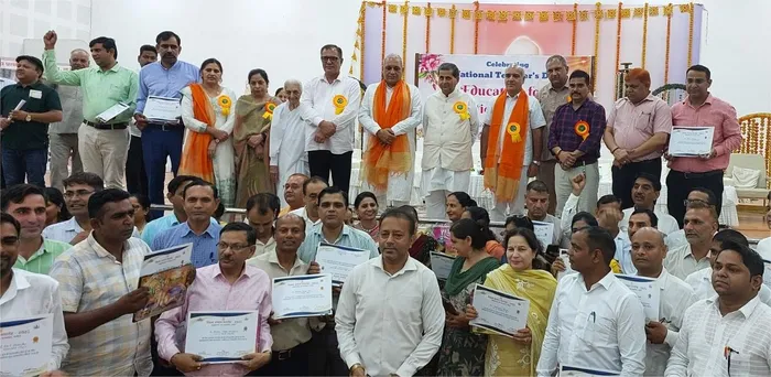 राष्ट्रीय शिक्षक दिवस पर पानीपत ज्ञान मानसरोवर में शिक्षाविद सम्मेलन एवं विशिष्ट शिक्षकों का सम्मान