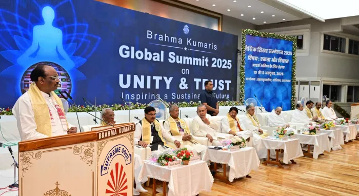 शांतिवन वैश्विक शिखर सम्मेलन में केंद्रीय मंत्री उइके का संदेश-  विश्व एक परिवार बने, तभी रुकेगा युद्ध