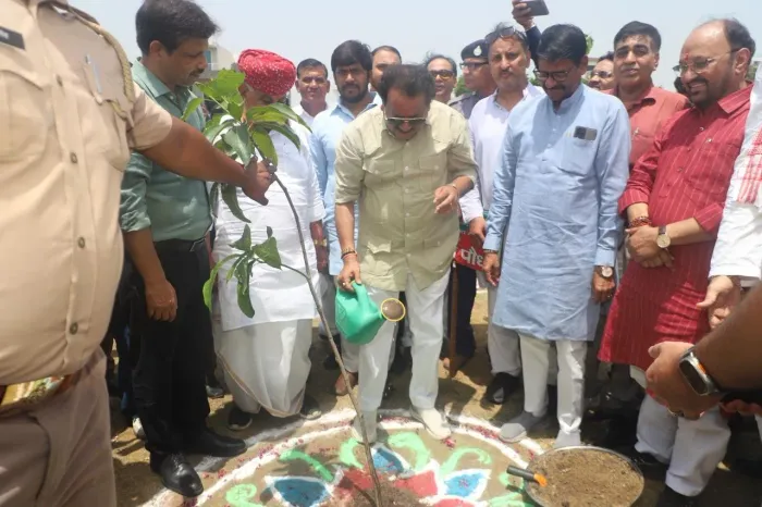 Agra: Brahma Kumaris Joins ‘Ek Ped Maa Ke Naam’ Tree Plantation Campaign — photo gallery 1 Agra: Brahma Kumaris Joins ‘Ek Ped Maa Ke Naam’ Tree Plantation Campaign — photo gallery 1