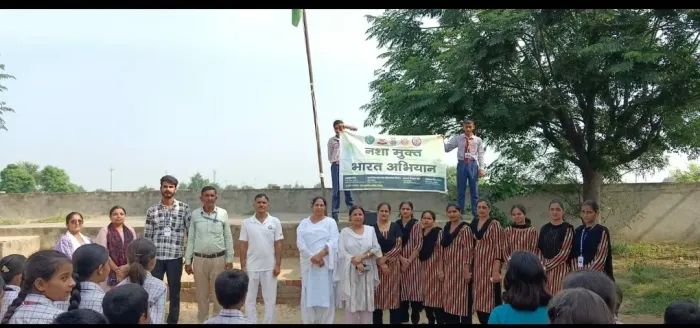 पोल स्टार पब्लिक स्कूल किरमारा में दादी जी की पुण्यतिथि पर नशामुक्ति शपथ ग्रहण कार्यक्रम — gallery photo 1