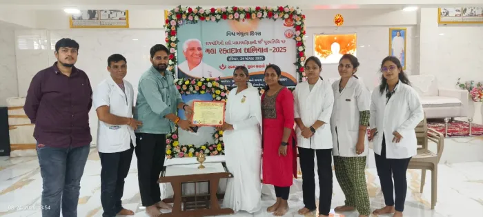 इंडिया कॉलोनी सेवाकेंद्र पर दादी प्रकाशमणि जी की पुण्यतिथि पर भव्य रक्तदान शिविर का आयोजन