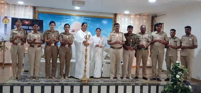 अकलूज केंद्रातर्फे रस्ता अपघात पीडितांसाठी जागतिक स्मृती दिनानिमित्त सड़क सुरक्षा अभियान 2025