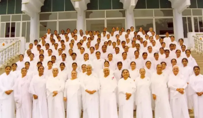 आध्यात्मिक नारी सेना 