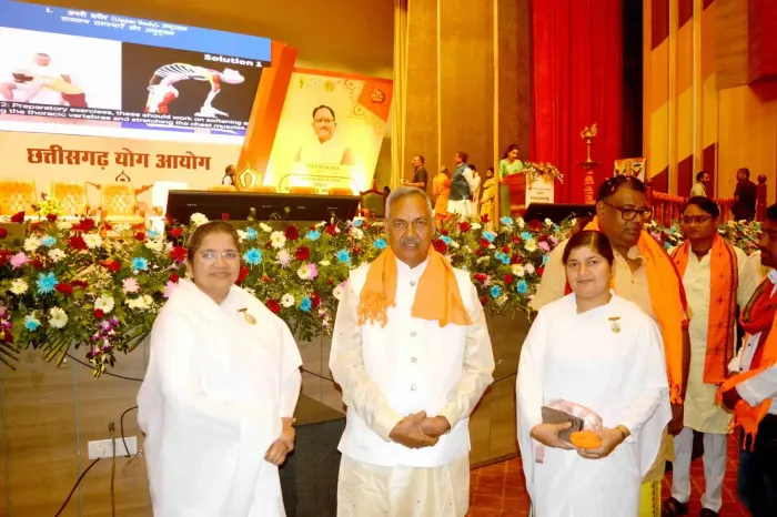 रायपुर में आत्मशक्ति का संदेश – सविता दीदी ने कहा, योग है आत्मा-परमात्मा का संगम