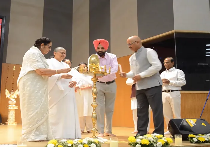 अमृतसर-जालंधर में ब्रह्माकुमारीज़ के आध्यात्मिक कार्यक्रम: प्रेम, सम्मान और गीता के सार से सुखमय जीवन की ओर बढ़ने का संदेश — gallery photo 5