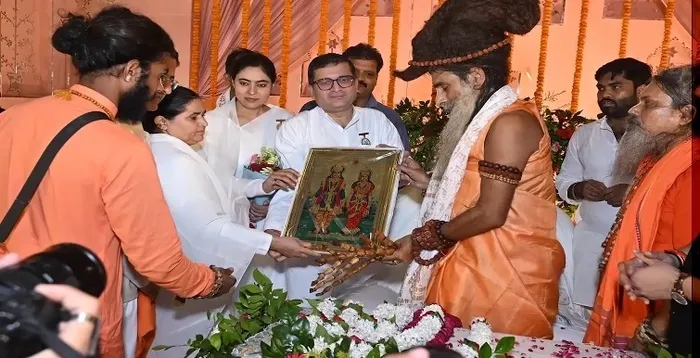 वृंदावन के पीठाधीश्वर रितेश्वर जी महाराज से ब्रह्माकुमारीज़ की आत्मीय भेंट वृंदावन के पीठाधीश्वर रितेश्वर जी महाराज से ब्रह्माकुमारीज़ की आत्मीय भेंट
