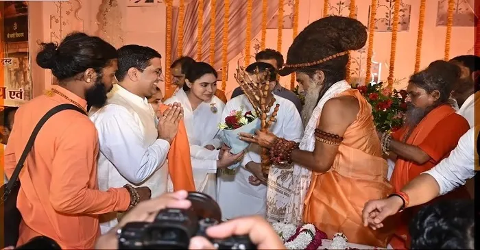 वृंदावन के पीठाधीश्वर रितेश्वर जी महाराज से ब्रह्माकुमारीज़ की आत्मीय भेंट — photo gallery 1 वृंदावन के पीठाधीश्वर रितेश्वर जी महाराज से ब्रह्माकुमारीज़ की आत्मीय भेंट — photo gallery 1
