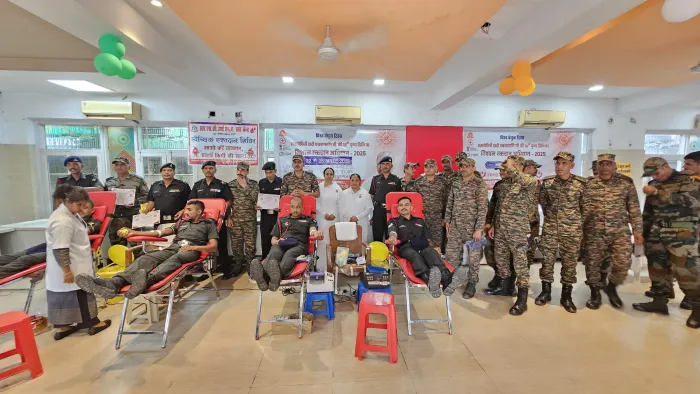 बरेली में विश्व बंधुत्व दिवस के अवसर पर आयोजित रक्तदान शिविर