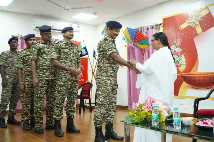 ओम शांति भवन, बुरला में केंद्रीय रिज़र्व पुलिस बल (CRPF) के लिए राखी उत्सव — gallery photo 1