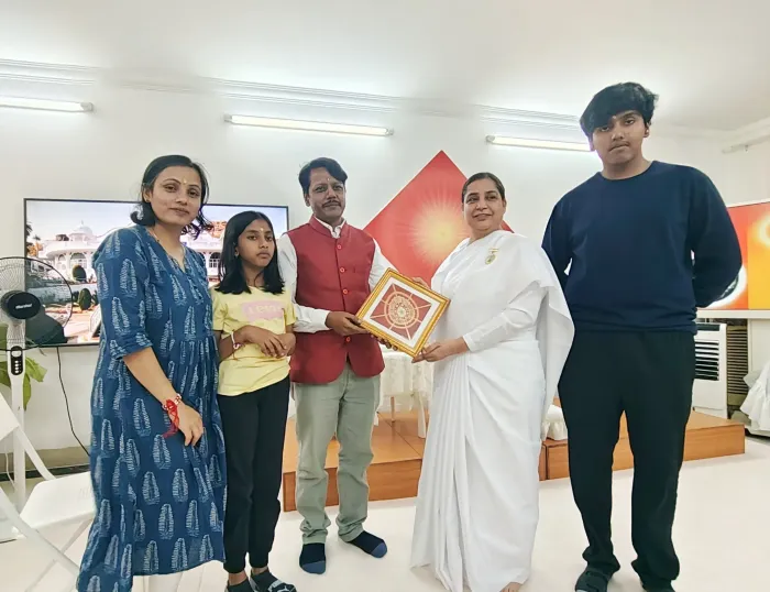Consulate General of India in Guangzhou (China) Visits Brahma Kumaris Centre and Receives Farewell Honors  