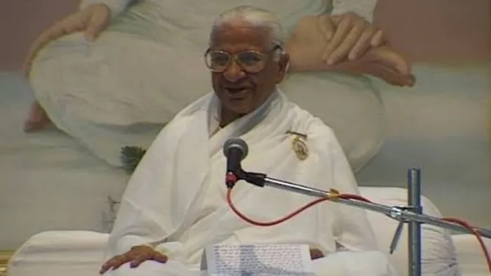 Dadi reading murli.jpg