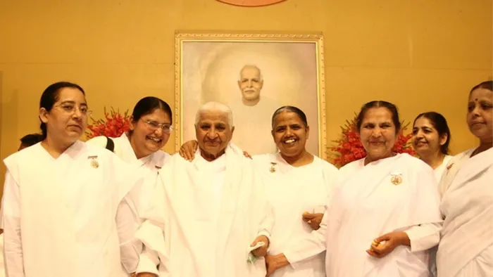 Dadi with sister.jpg
