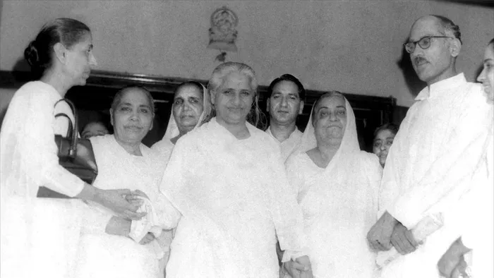 Dadiji with sisters and btohers.jpg
