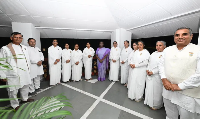 रजत उत्सव में ईश्वरीय सौहार्द — राष्ट्रपति मुर्मू जी से ब्रह्माकुमारीज़ की स्नेहभेंट