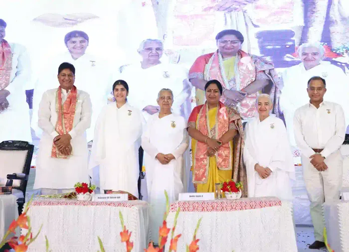 दिल्ली, डेरावाल नगर में ईश्वरीय संगम – दिल्ली की सीएम रेखा गुप्ता ने ब्रह्माकुमारीज मंच से दिया आत्मसंतुलन का मंत्र