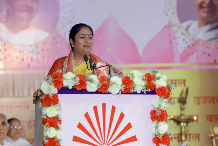 दिल्ली, डेरावाल नगर में ईश्वरीय संगम – दिल्ली की सीएम रेखा गुप्ता ने ब्रह्माकुमारीज मंच से दिया आत्मसंतुलन का मंत्र — gallery photo 4