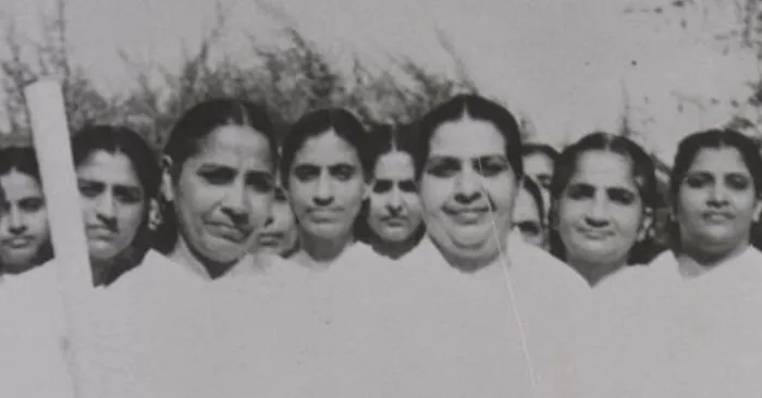 Didi Manmohini ji with mamma.jpg
