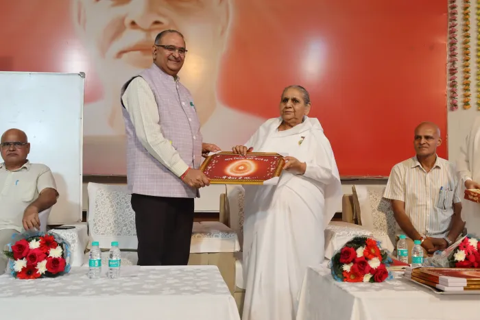 हिसार में ब्रह्माकुमारीज़ का दो दिवसीय “डिजिटल वेलनेस – ट्रेन द ट्रेनर्स” प्रशिक्षण सम्पन्न, 280 शिक्षकों ने लिया लाभ… हिसार में ब्रह्माकुमारीज़ का दो दिवसीय “डिजिटल वेलनेस – ट्रेन द ट्रेनर्स” प्रशिक्षण सम्पन्न, 280 शिक्षकों ने लिया लाभ — photo gallery 4