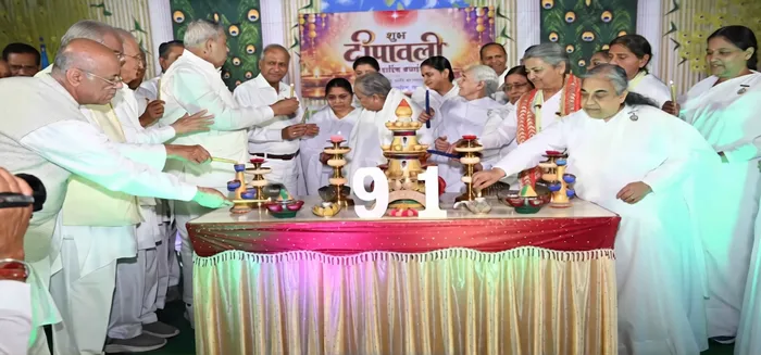 आबू रोड में मनमोहिनी वन और शिवमणि होम में दीपावली का दिव्य उत्सव – दीपों की रोशनी के साथ प्रेम, स्नेह और खुशियों का स… आबू रोड में मनमोहिनी वन और शिवमणि होम में दीपावली का दिव्य उत्सव – दीपों की रोशनी के साथ प्रेम, स्नेह और खुशियों का संदेश — article photo 3
