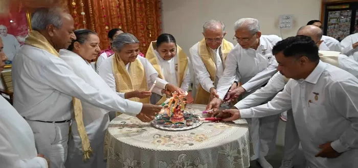 आबू रोड में मनमोहिनी वन और शिवमणि होम में दीपावली का दिव्य उत्सव – दीपों की रोशनी के साथ प्रेम, स्नेह और खुशियों का स… आबू रोड में मनमोहिनी वन और शिवमणि होम में दीपावली का दिव्य उत्सव – दीपों की रोशनी के साथ प्रेम, स्नेह और खुशियों का संदेश — article photo 12